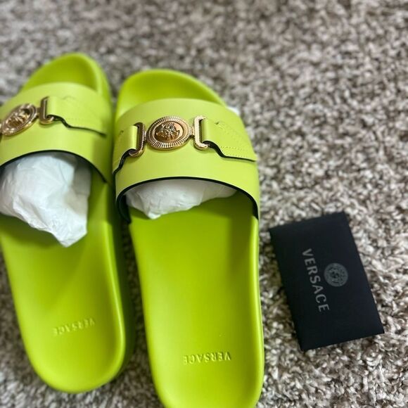 Versace medusa head green pool slides size 8 NIB - Picture 4 of 6